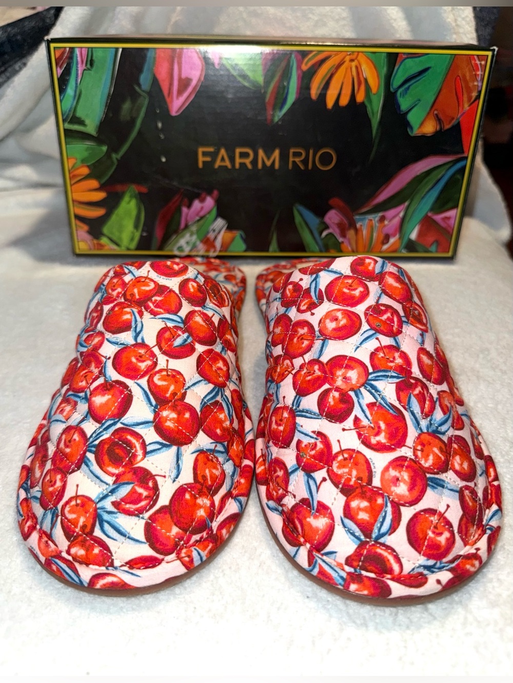 Farm Rio Farm Cherry Fabric Hotel Slippers in a quilted cherry print, sz 9, NIB